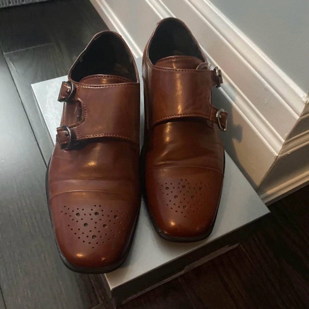 Stacy Adams Brown Leather Oxfords with Brogue Details